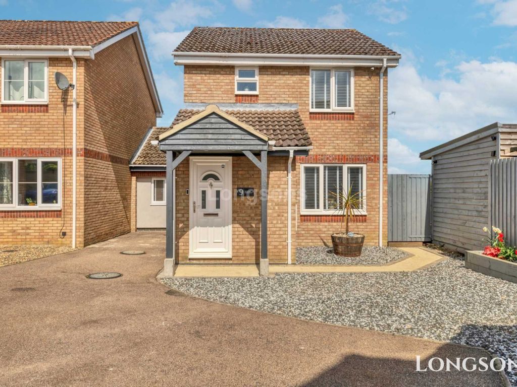 3 bed linkdetached house for sale in Nelson Crescent, Swaffham PE37