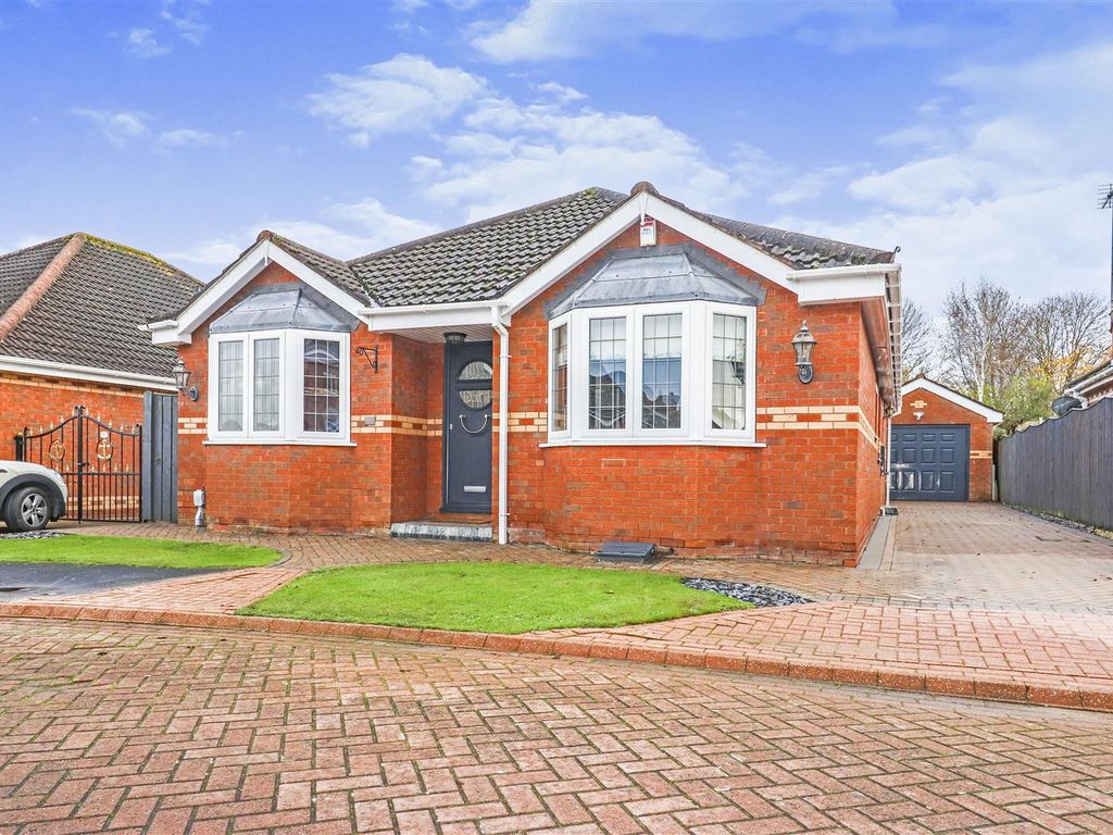 4 bed detached bungalow for sale in Mill Rise, Skidby, Cottingham HU16