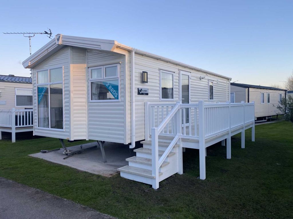 2 bed mobile/park home for sale in Victoria Road West, Prestatyn LL19