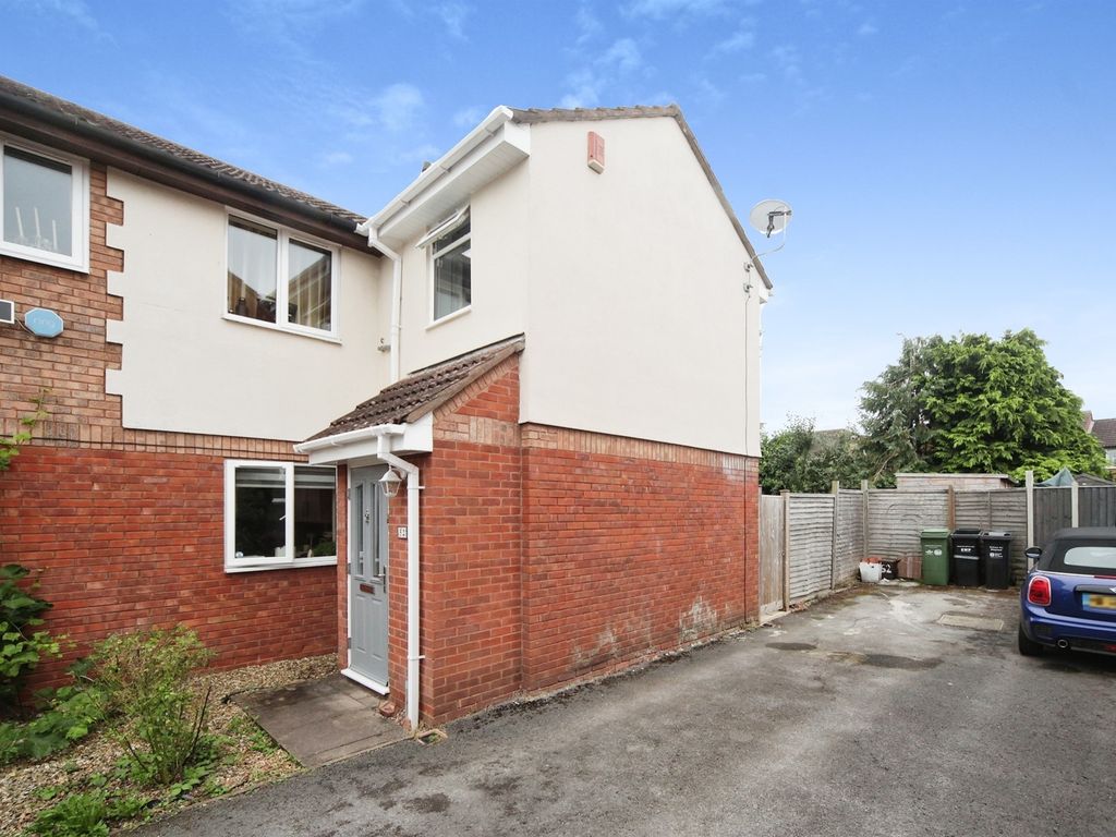 3 bed semidetached house for sale in Redlake Drive, Taunton TA1, £