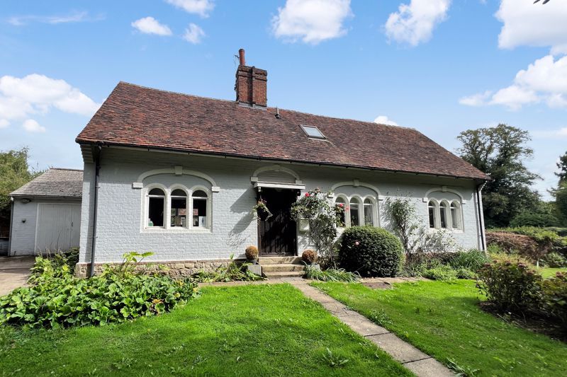 3 bed detached house for sale in Surrenden Park, Pluckley, Ashford TN27