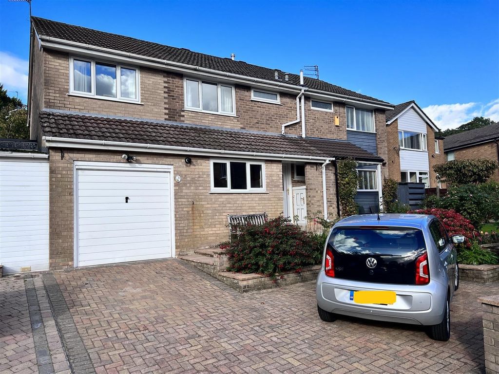 4 bed semidetached house for sale in Home Farm Avenue, Mottram, Hyde