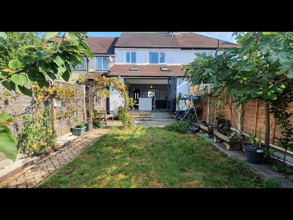 4 bed terraced house to rent in Lynmouth Avenue, Morden SM4 Zoopla