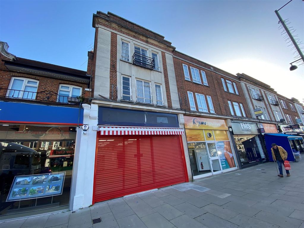 3 bed flat for sale in Victoria Road, Ruislip HA4 Zoopla