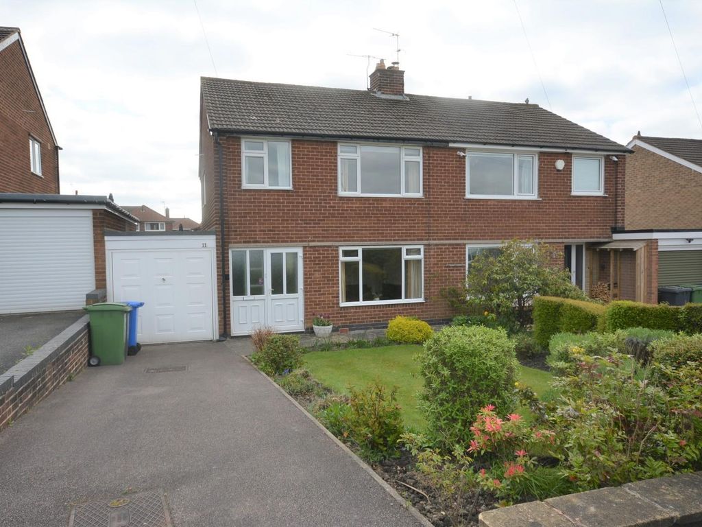 3 bed semidetached house for sale in Larch Way, Brockwell