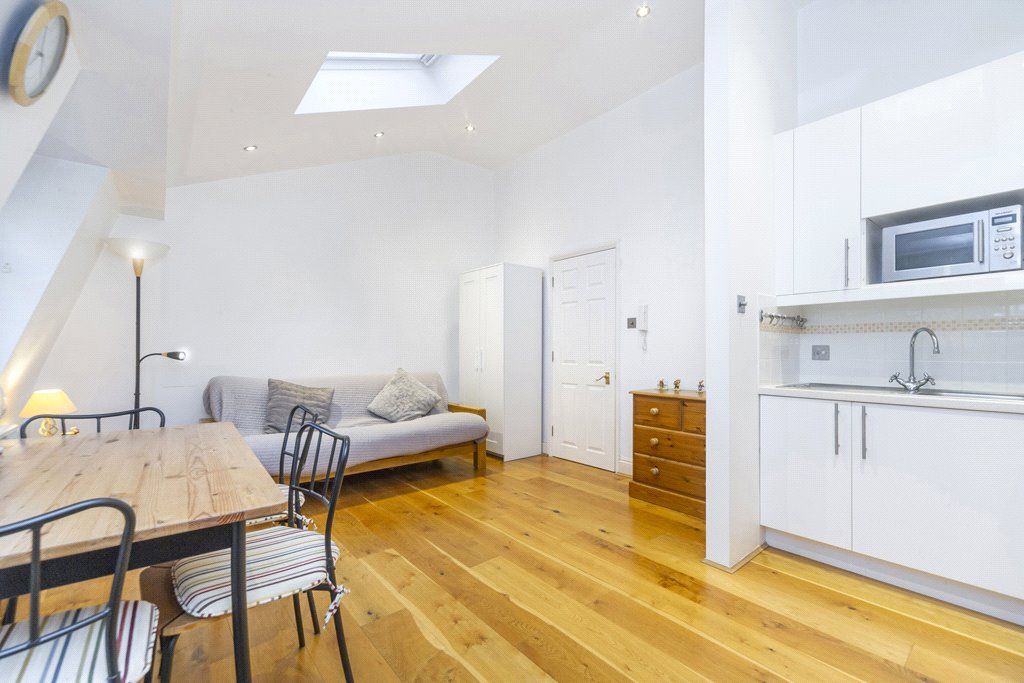 1 bed flat to rent in Great Titchfield Street, Fitzrovia, London W1W