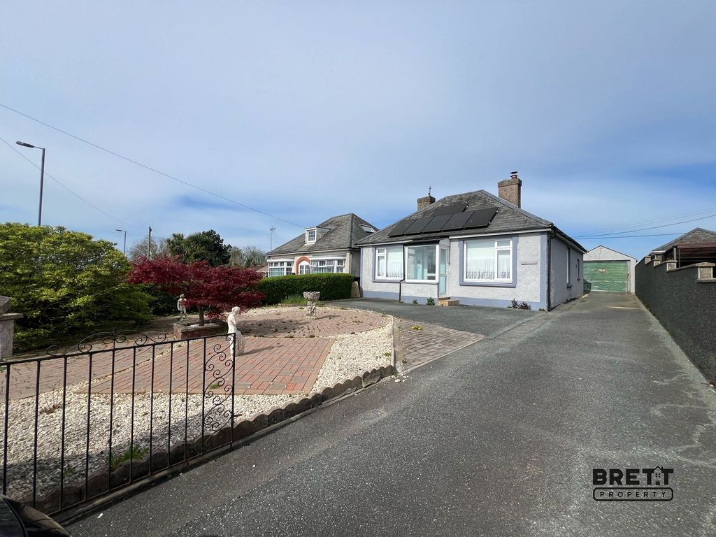 3 bed detached bungalow for sale in Steynton Road, Milford Haven