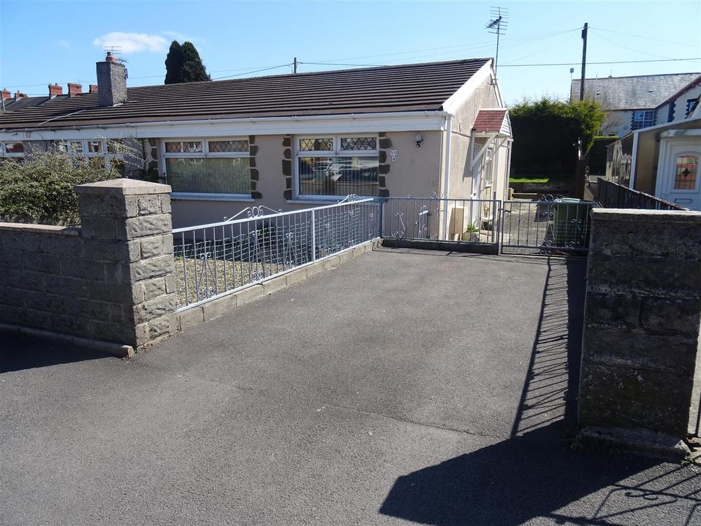 2 bed semidetached bungalow to rent in Bryn Henllan, Brynna, Pontyclun