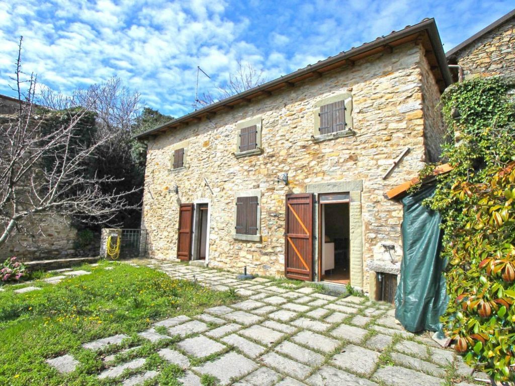3 bed detached house for sale in MassaCarrara, Fivizzano, Italy, £