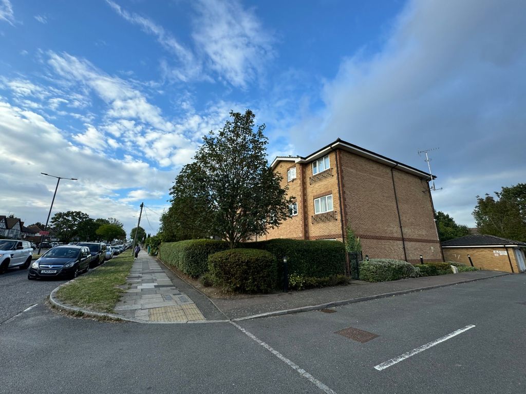 2 bed flat to rent in Honeypot Lane, Elizabeth House Honeypot Lane HA7