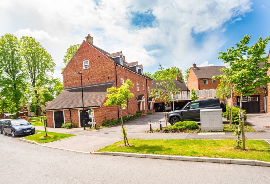 2 bed property to rent in Grange Road, Chalfont St. Peter, Gerrards