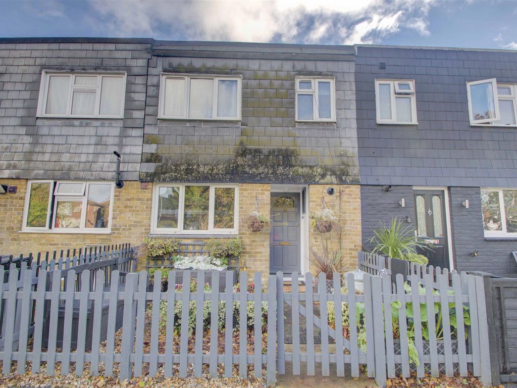 Greatfields Drive, Hillingdon UB8  