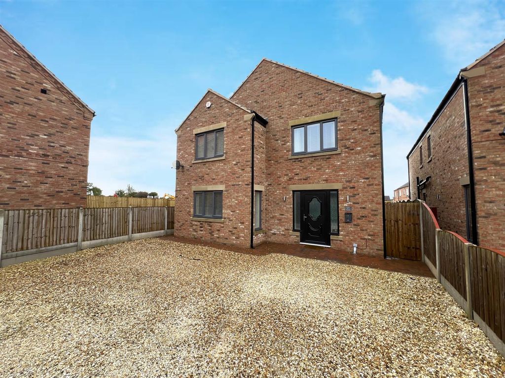 4 bed detached house for sale in High Street, Eastrington, Goole DN14