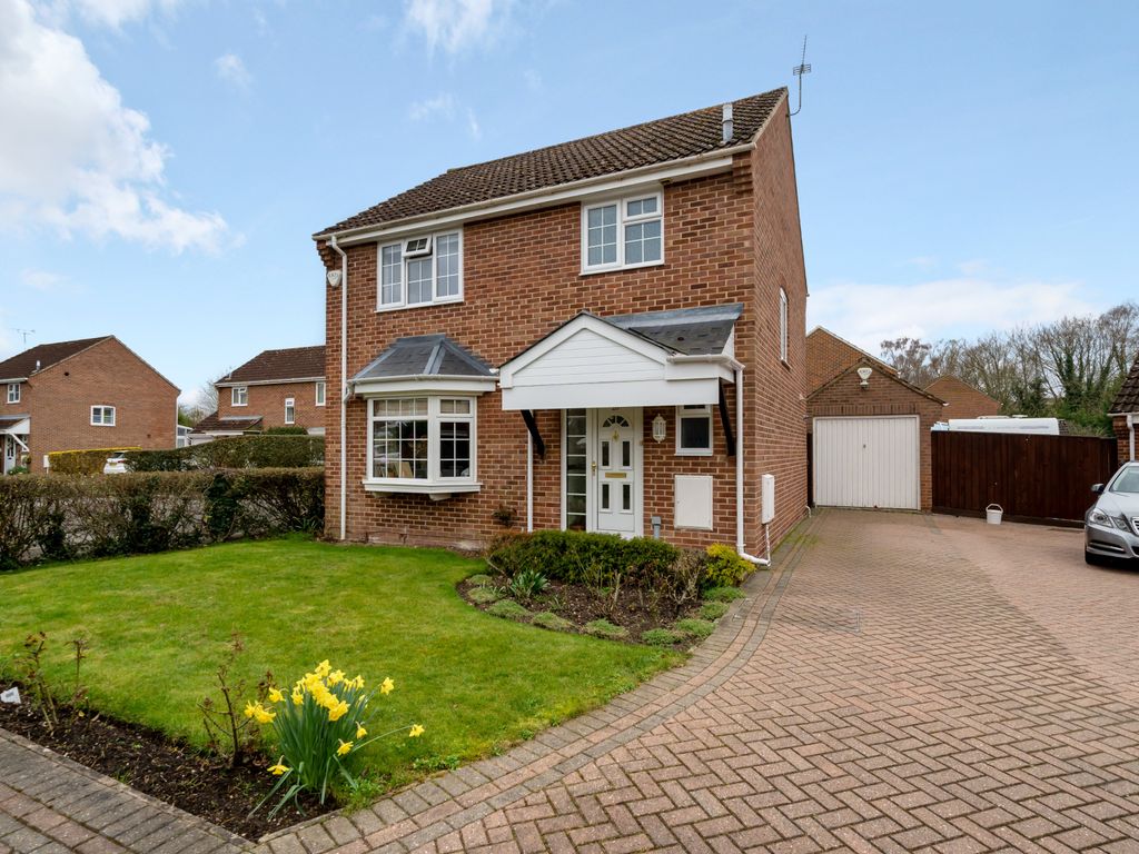 3 bed detached house to rent in Sainsbury Close, Andover, Andover SP10