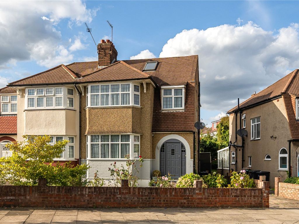 4 bed semidetached house for sale in Wycherley Crescent, New