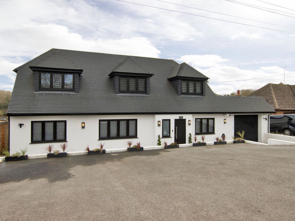 4 bed detached house for sale in Briars Way, Hartley, Longfield DA3, £