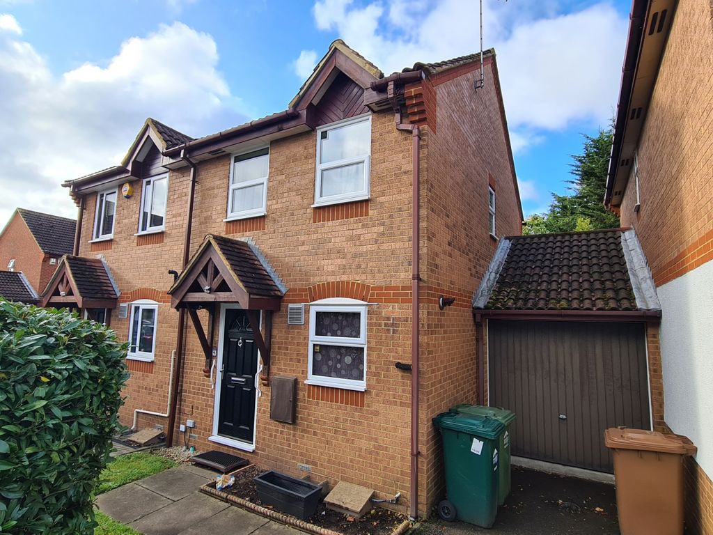 2 bed semidetached house to rent in Chesterton Drive, Staines TW19, £
