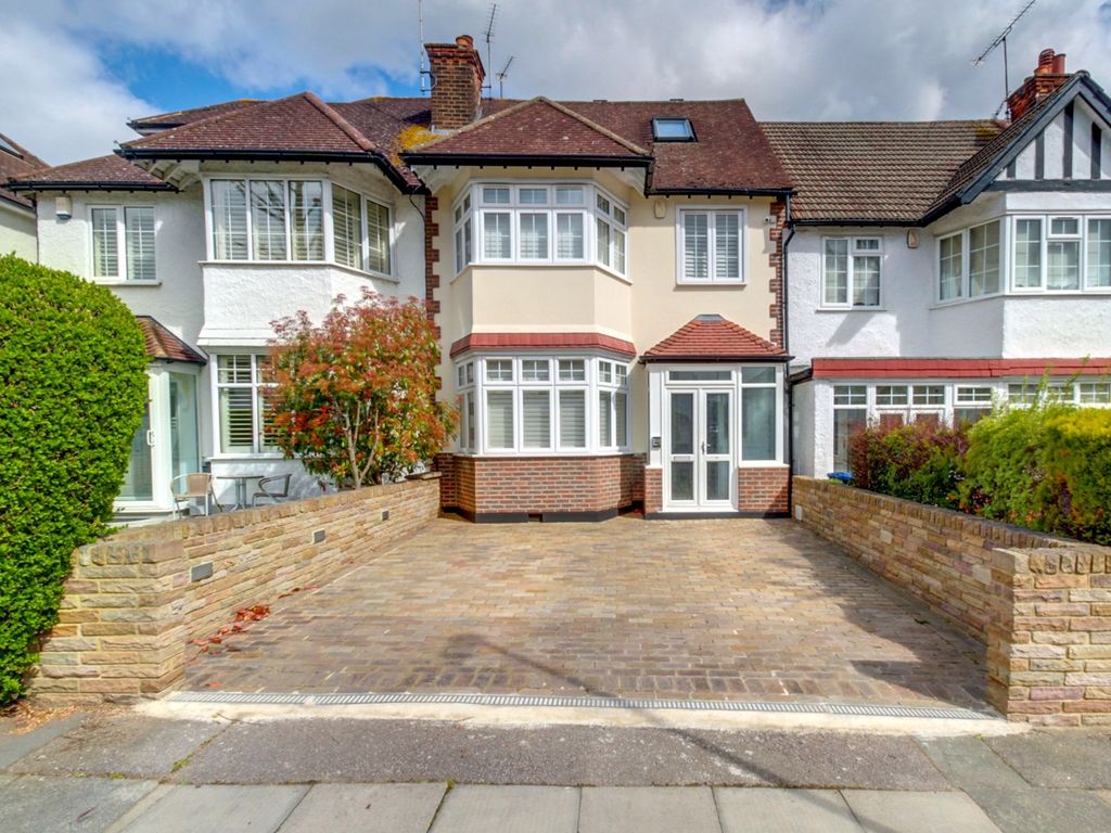 4 bed property for sale in Mayfield Avenue, North Finchley N12 Zoopla