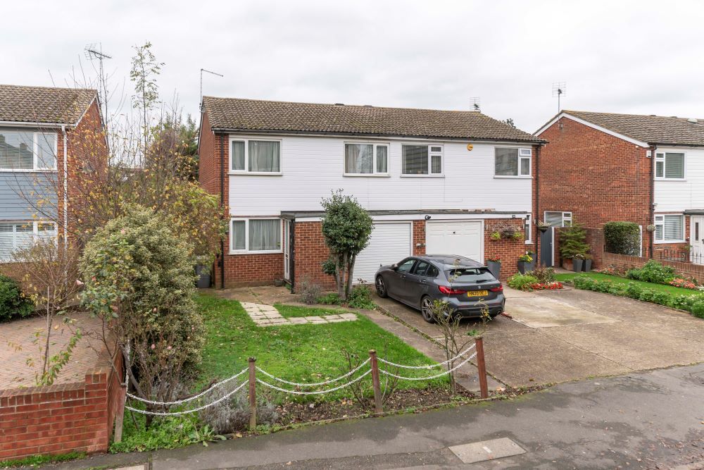 Mead Lane, Chertsey KT16  