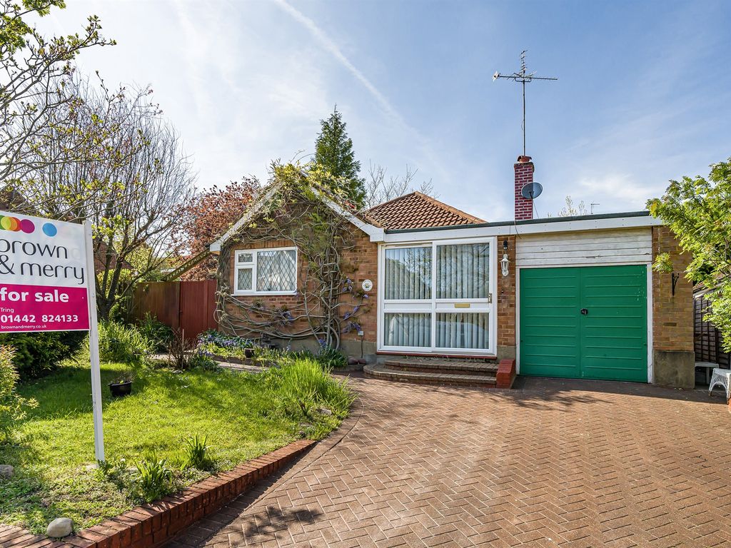 2 bed detached bungalow for sale in Cobbetts Ride, Tring HP23 Zoopla