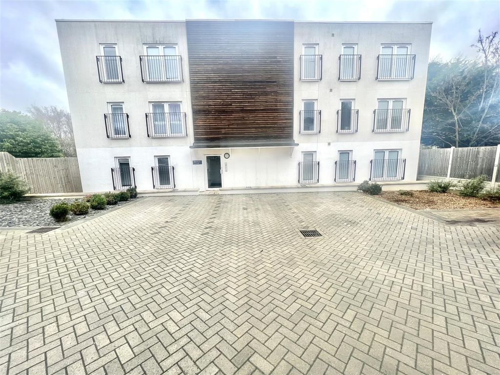 2 bed flat for sale in Elmwood Court, Southend Road, StanfordLeHope