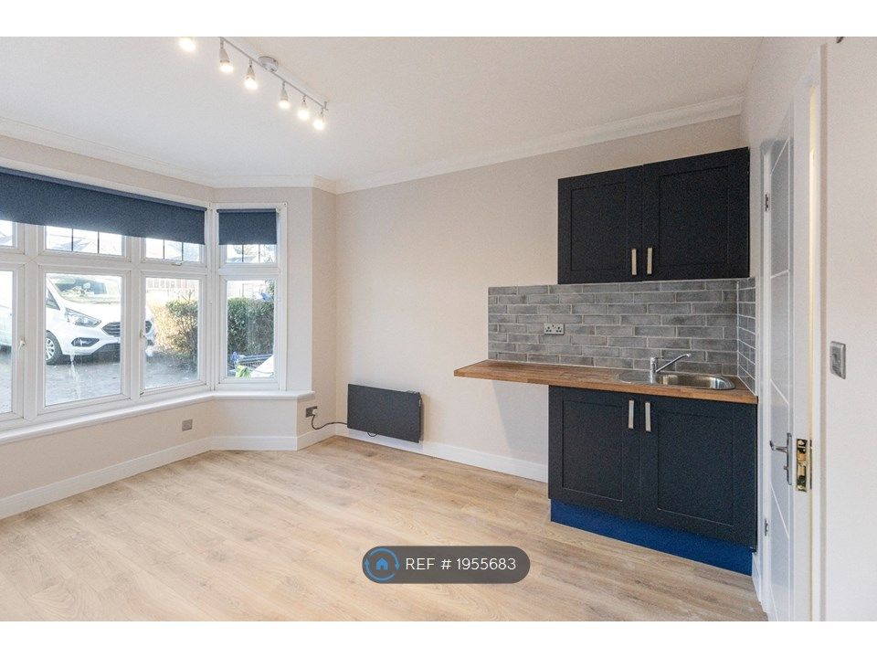 1 bed flat to rent in Hendon Way, London NW2, £995 pcm Zoopla