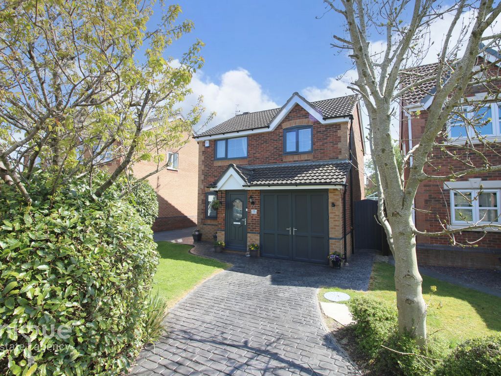 3 bed detached house for sale in Caernarfon Close, Stanah, Thornton