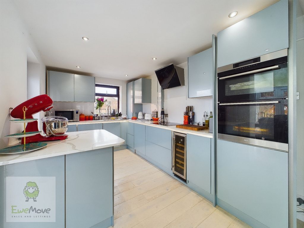 3 bed semidetached house for sale in Harrison Drive, High Halstow