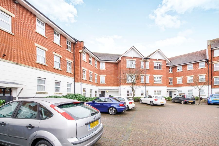 2 bed flat to rent in Bell Chase, Aldershot GU11 Zoopla