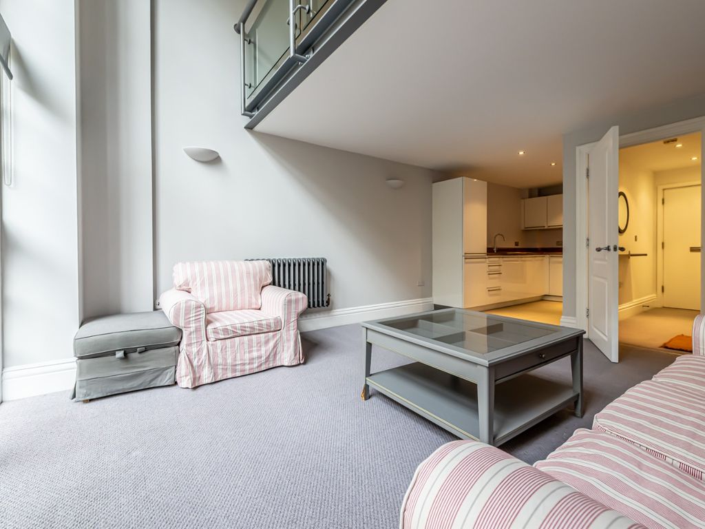 1 bed flat to rent in Great Hall, Kingsway Square, Battersea Park Rd