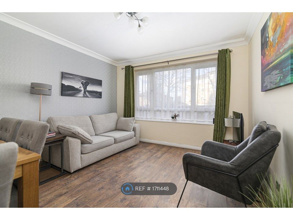 2 bed flat to rent in Victoria Road, Romford RM1 Zoopla