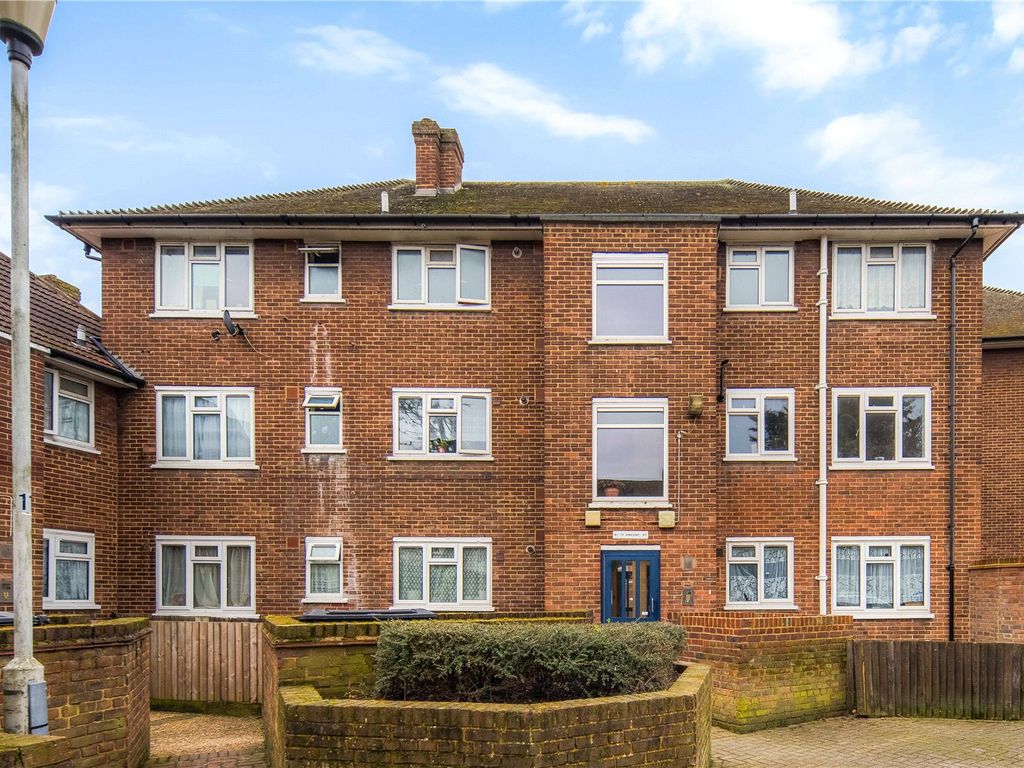 3 bed flat for sale in Vincent Street, Canning Town, London E16, £