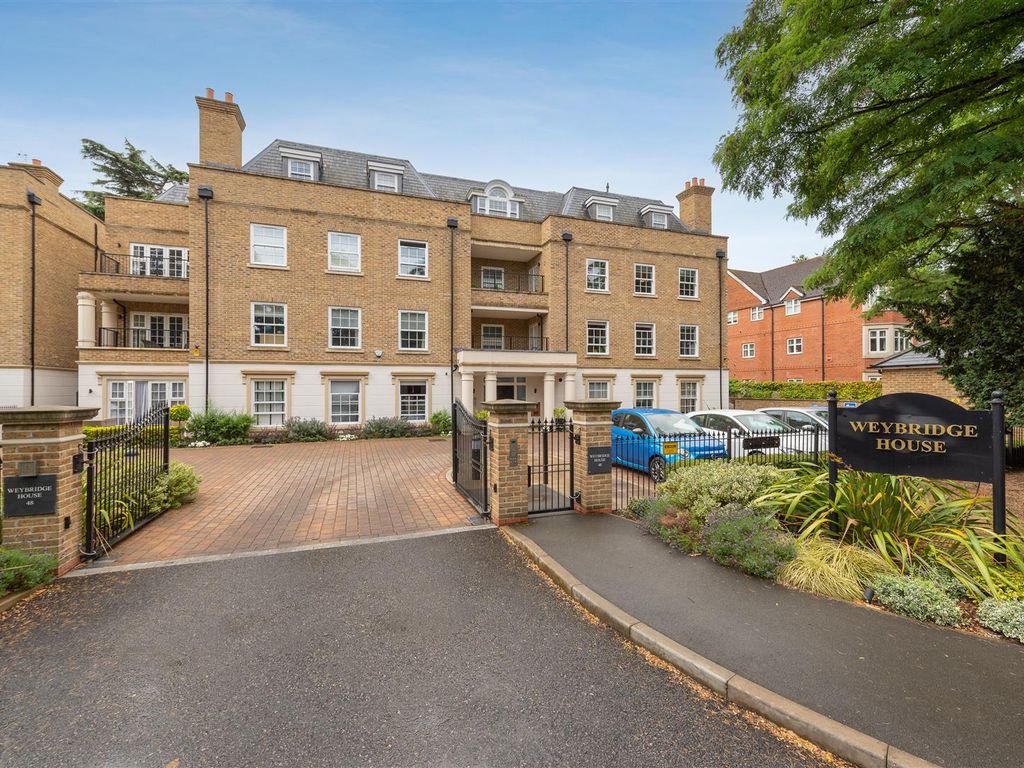 Queens Road, Weybridge KT13  