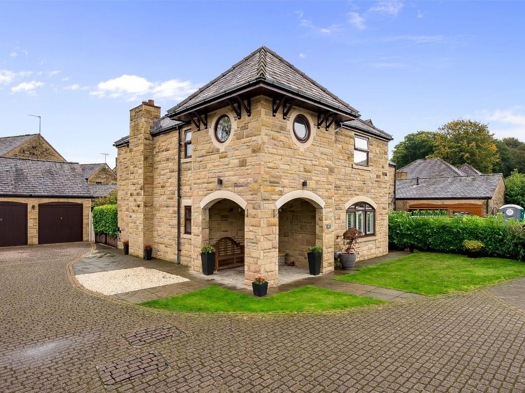 4 bed property for sale in Hardcastle Gardens, Bradshaw, Bolton BL2, £