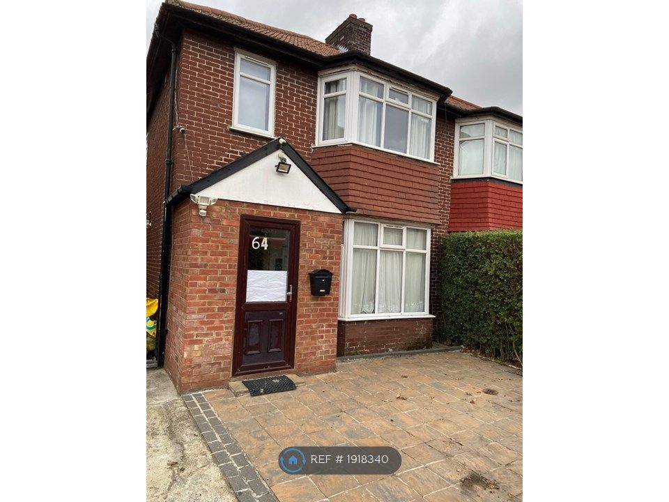 Studio to rent in Pennine Drive, London NW2, £1,275 pcm Zoopla