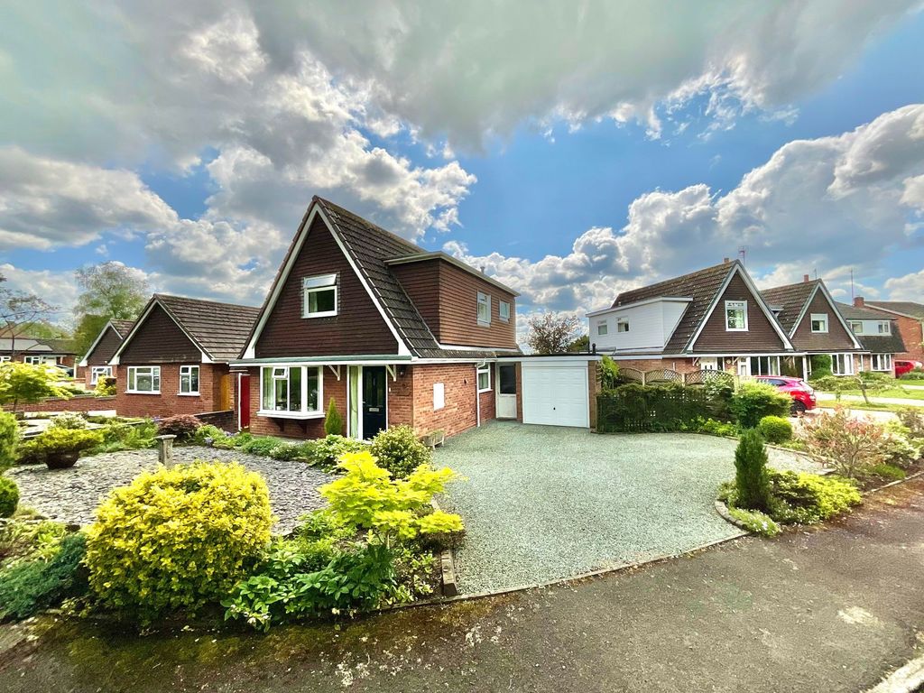 3 bed detached house for sale in Post Office Lane, Moreton TF10, £