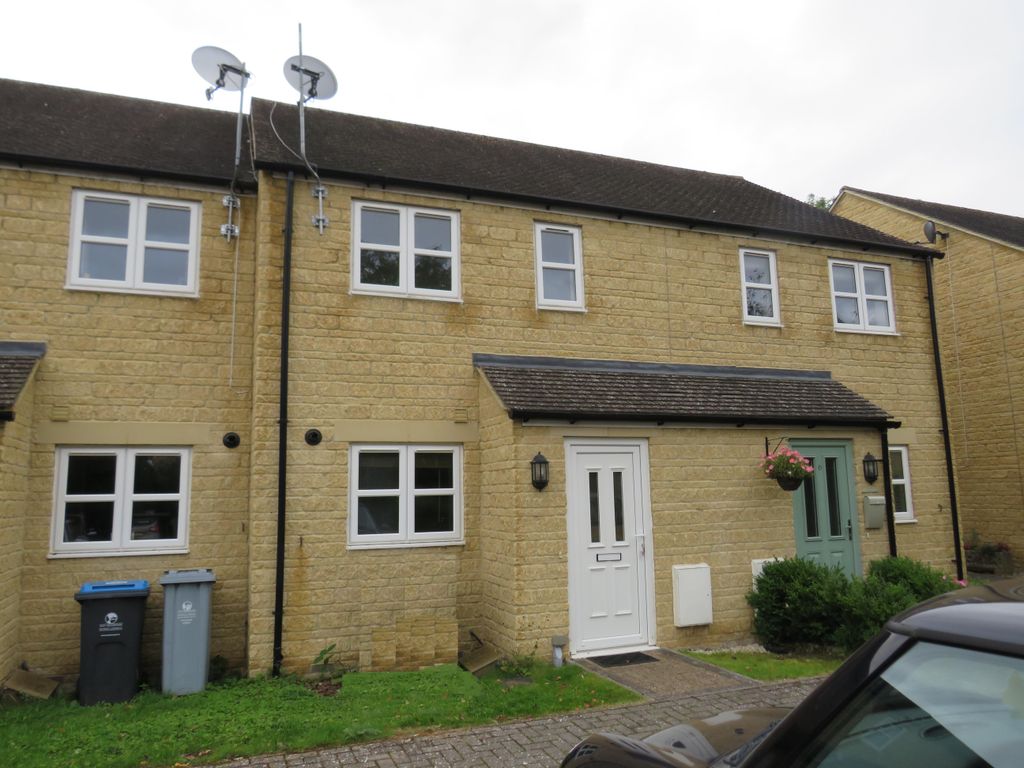 2 bed property to rent in Huggett Close, Carterton OX18, £1,150 pcm