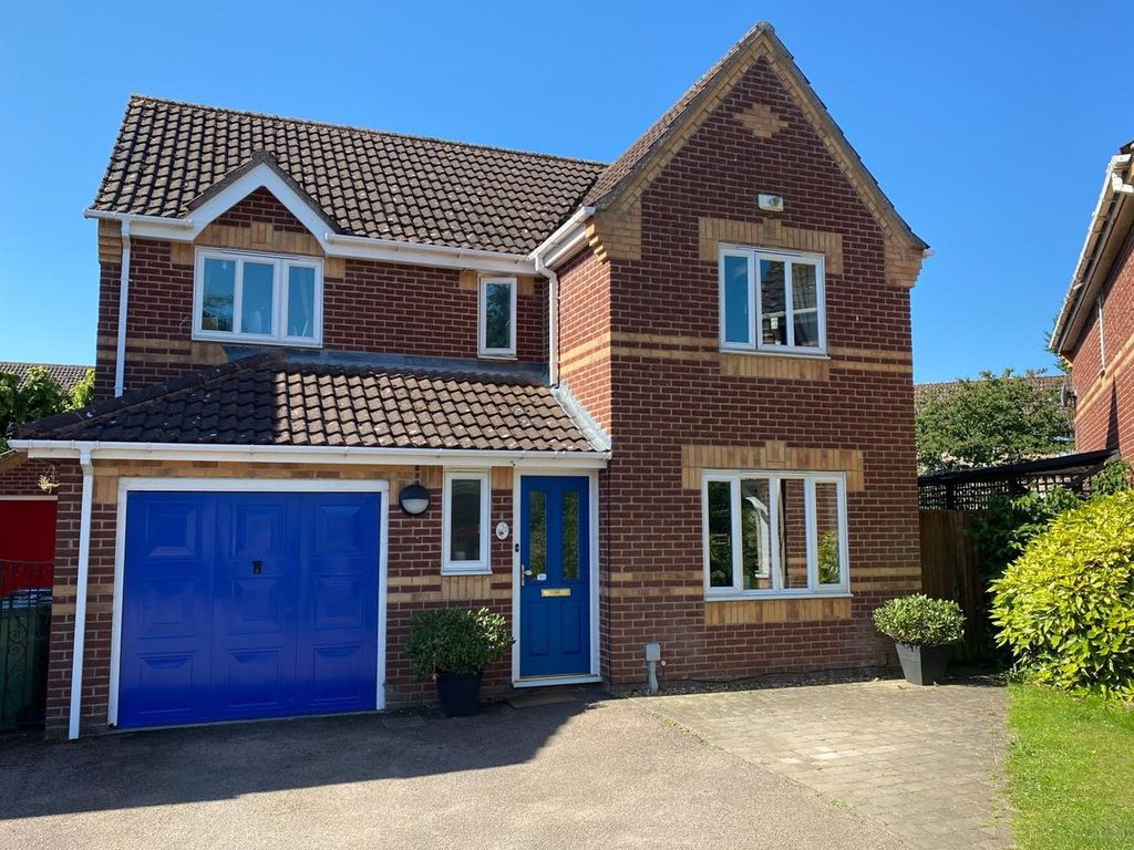 5 bed detached house for sale in Blackthorn Road, Attleborough, Norfolk