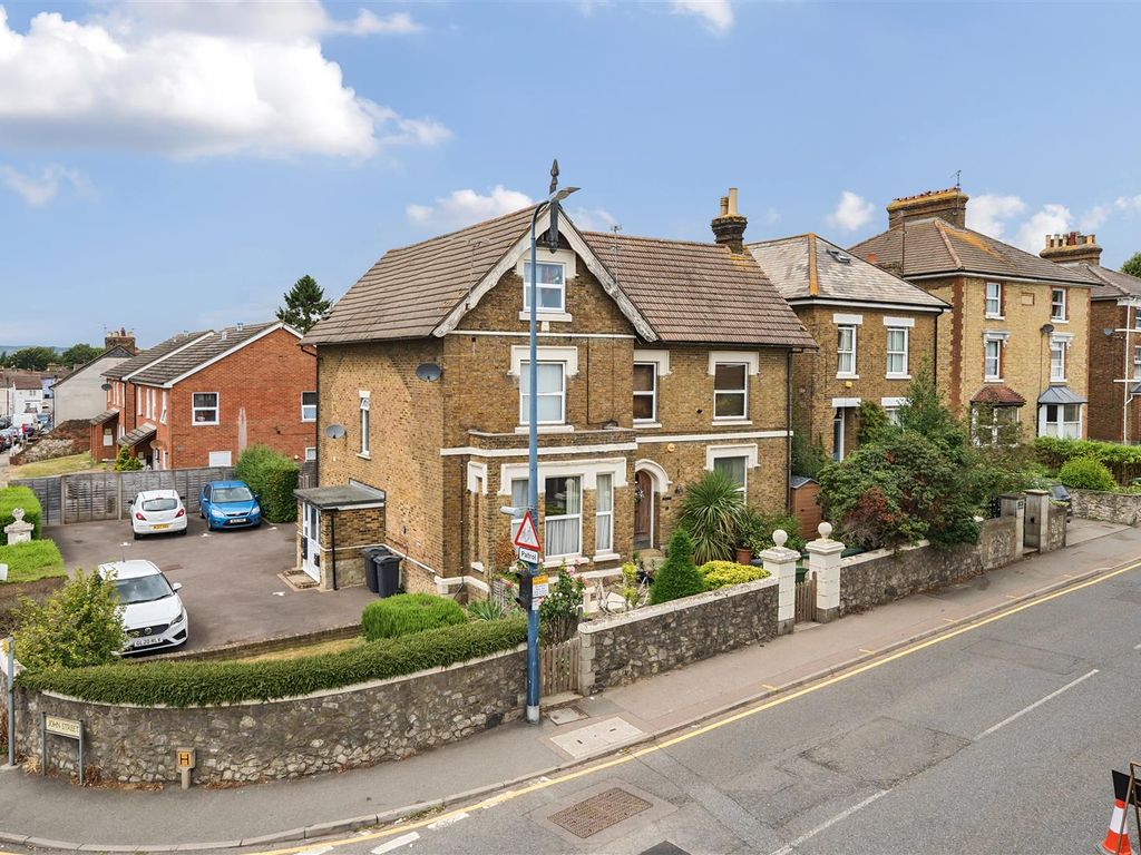 1 bed flat for sale in Boxley Road, Penenden Heath, Maidstone ME14, £180,000 Zoopla
