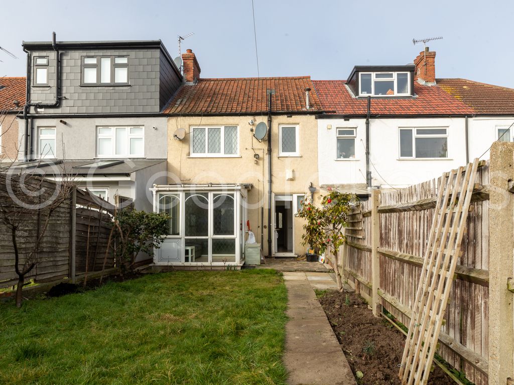 3 bed detached house to rent in Abbotts Road, Mitcham CR4 Zoopla