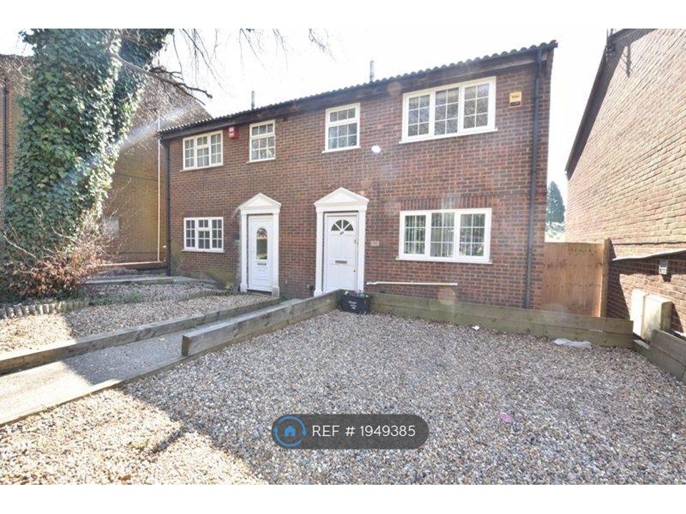 3 bed semidetached house to rent in Crawley Green Road, Luton LU2, £