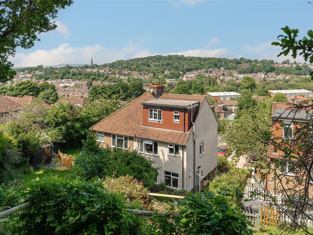 4 bed property for sale in Sylvan Way, Redhill RH1 Zoopla