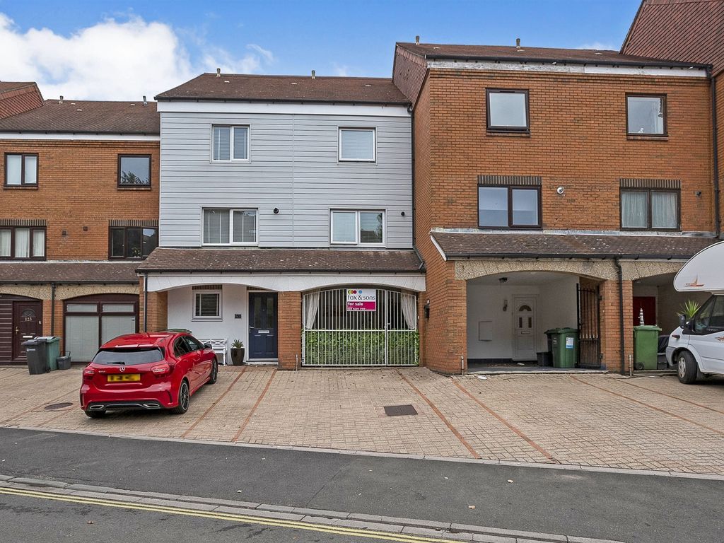 3 bed town house for sale in Ferry Road, Southsea PO4 Zoopla