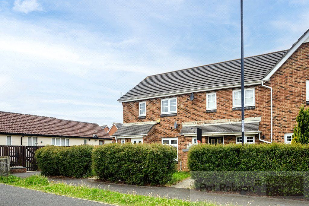 2 bed end terrace house to rent in Chesters Avenue, Longbenton