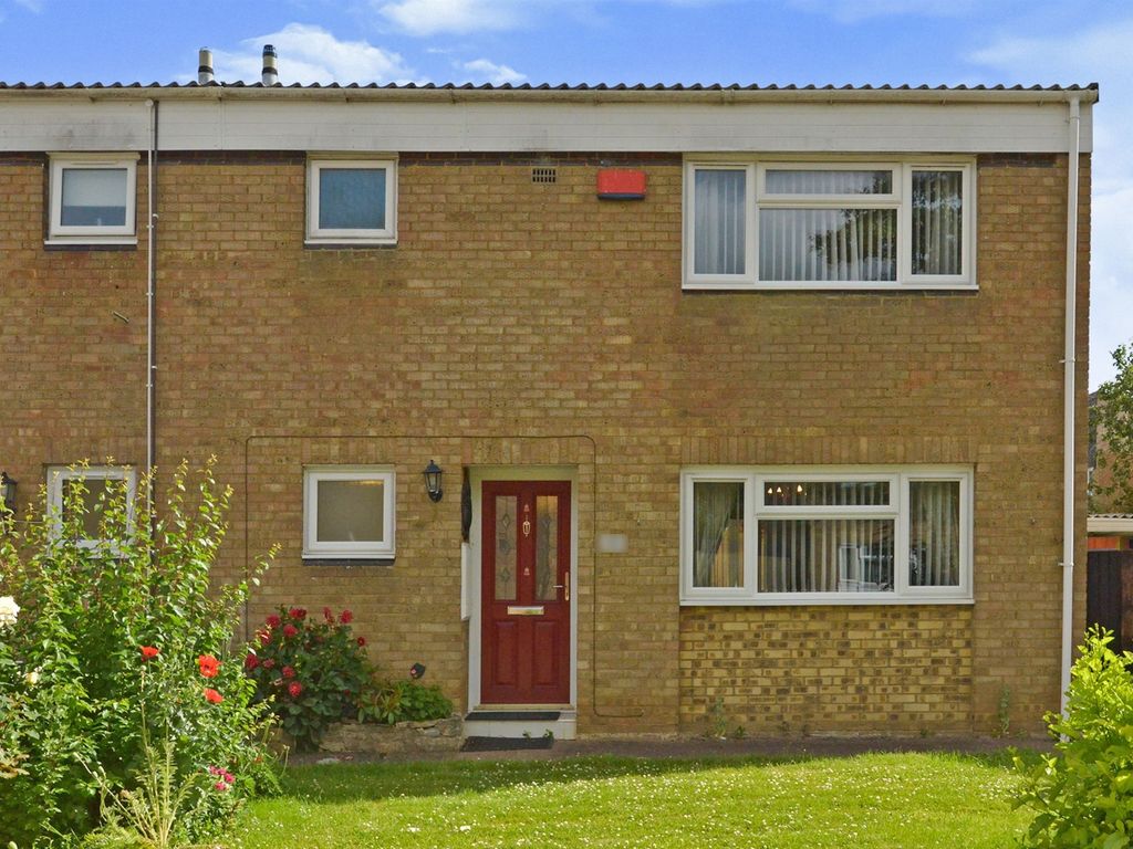 3 bed semidetached house for sale in Stotfold Court, Stony Stratford