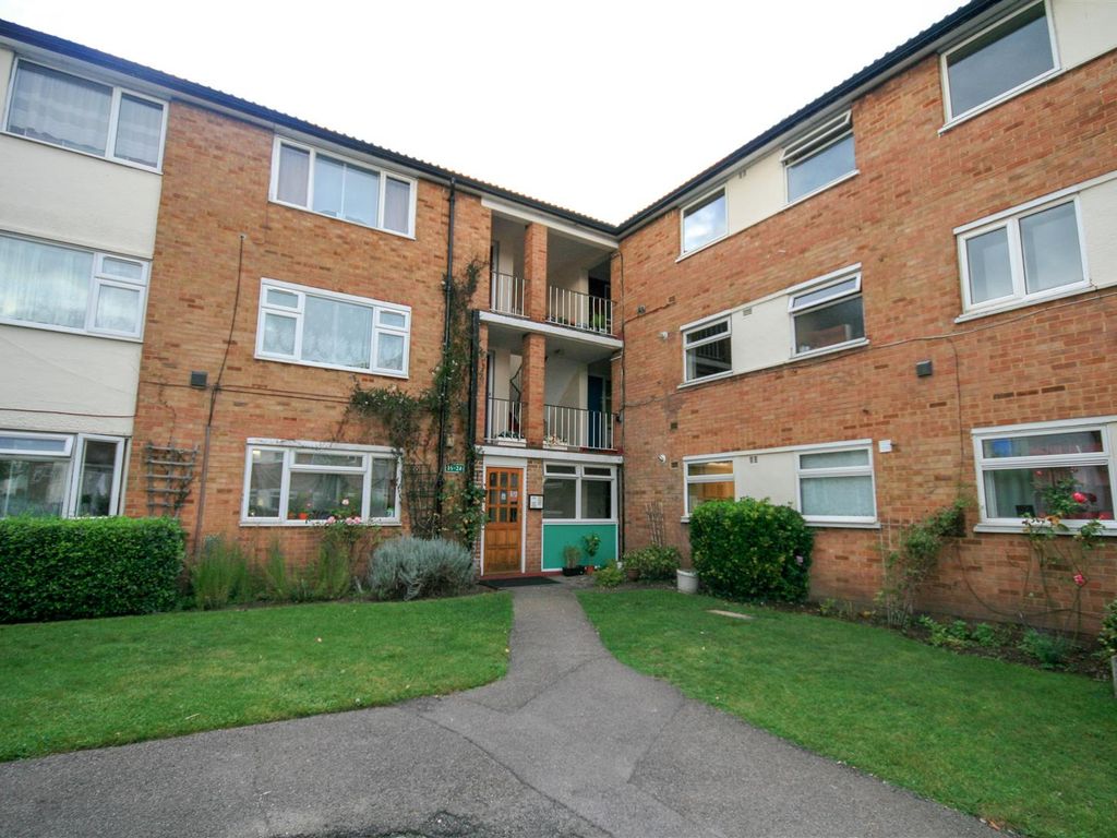 2 bed flat to rent in Jersey Road, Hounslow TW3, £1,600 pcm Zoopla