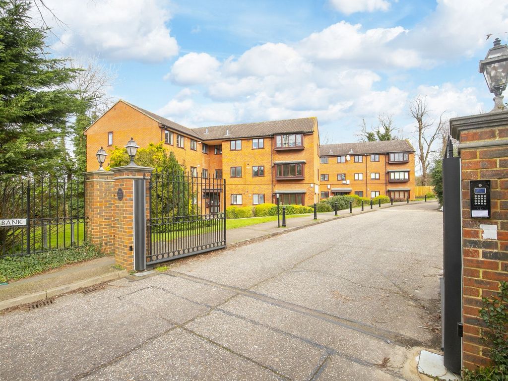 2 bed flat to rent in Church Road, Buckhurst Hill IG9 Zoopla