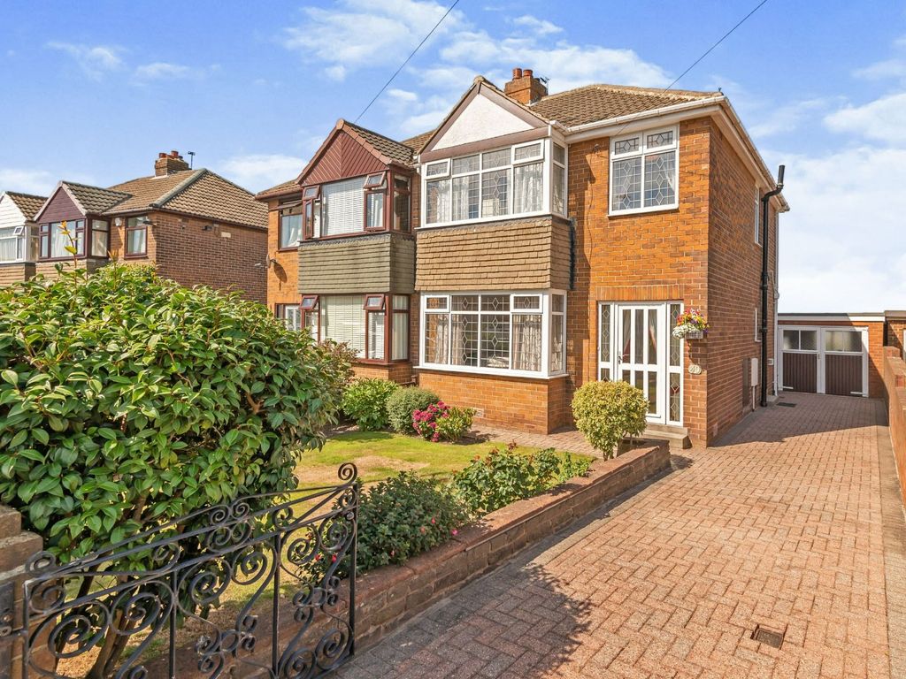 3 bed semidetached house for sale in Birchen Avenue, Ossett, West