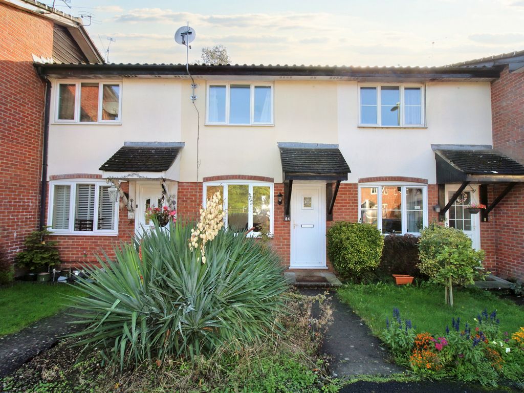 2 Bed Terraced House To Rent In Nightingale Close Farnborough 2-bed-terraced-house-to-rent-in-nightingale-close-farnborough