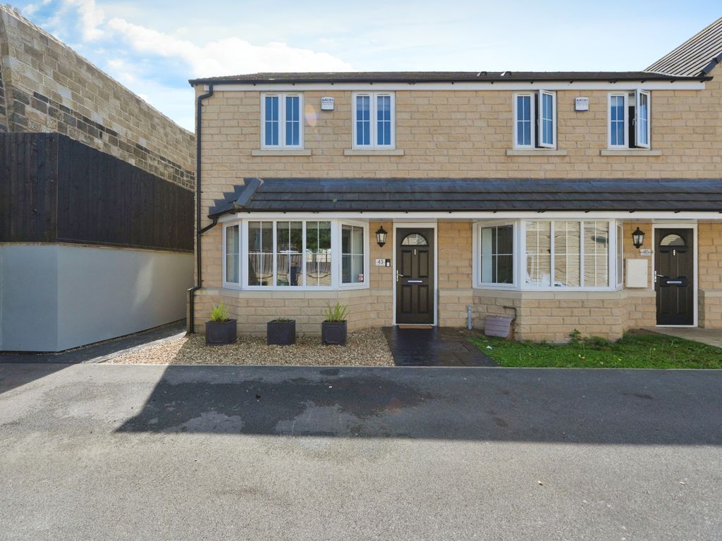 3 bed end terrace house for sale in Meadow Bank, Dewsbury WF13, £
